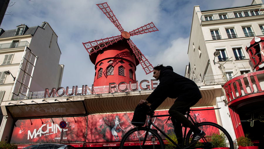 Все кафе, рестораны и кинотеатры во Франции закрылись на карантин