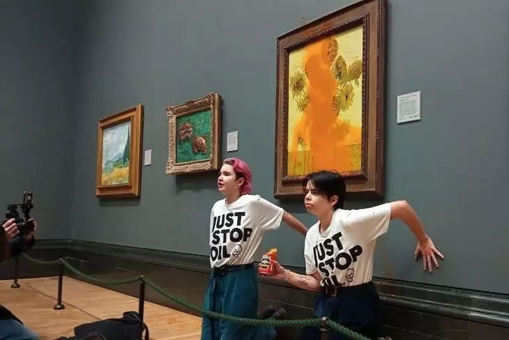 Ван Гог не угодил экоактивисткам в Лондоне, его картину облили томатным супом